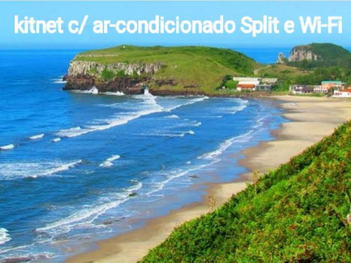 KITNET S2 em TORRES-RS - ÓTIMO CUSTO BENEFICIO na mais bela praia Gaúcha - Cozinha - Banheiro - Ar condicionado - TV - Wi-Fi - Estacionamento - Acomoda até 5 pessoas - Anfitriã Superhost no BnB Torres Exterior foto