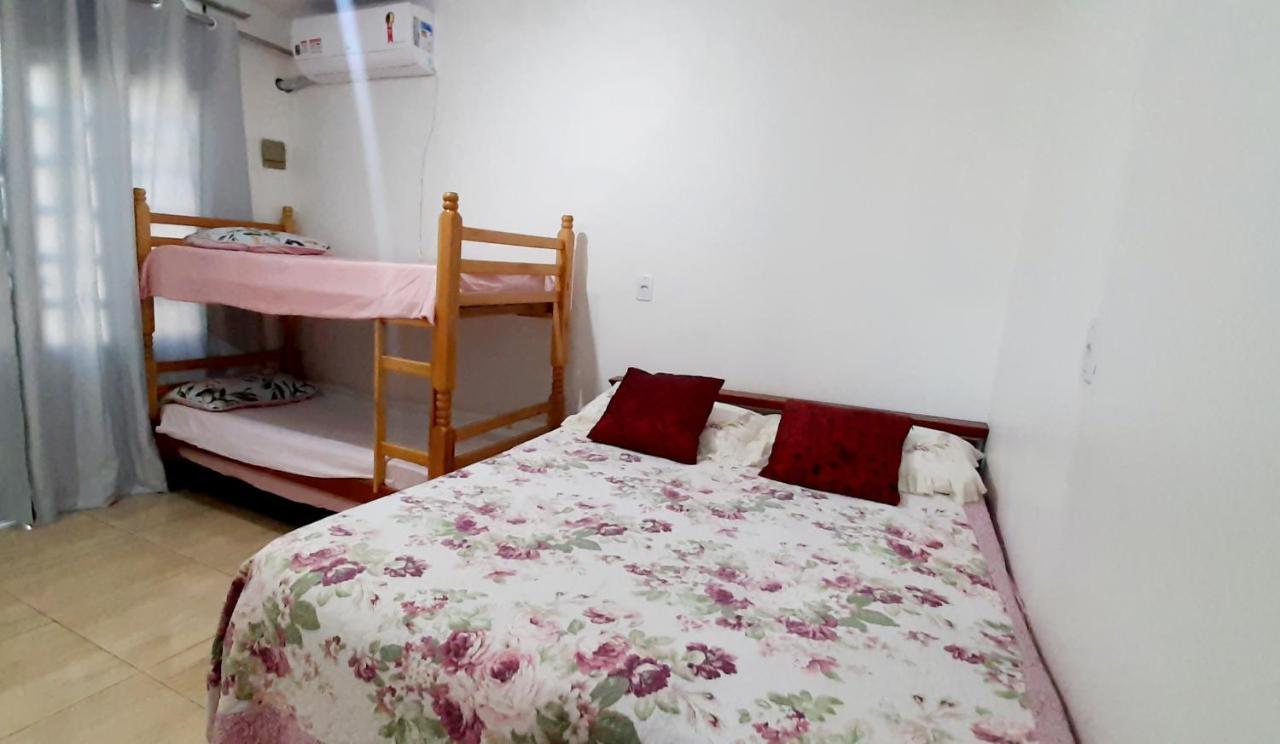 KITNET S2 em TORRES-RS - ÓTIMO CUSTO BENEFICIO na mais bela praia Gaúcha - Cozinha - Banheiro - Ar condicionado - TV - Wi-Fi - Estacionamento - Acomoda até 5 pessoas - Anfitriã Superhost no BnB Torres Exterior foto
