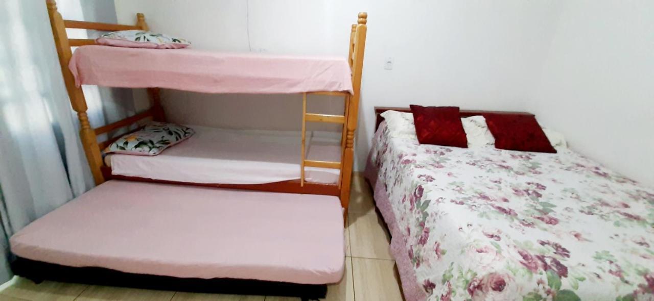 KITNET S2 em TORRES-RS - ÓTIMO CUSTO BENEFICIO na mais bela praia Gaúcha - Cozinha - Banheiro - Ar condicionado - TV - Wi-Fi - Estacionamento - Acomoda até 5 pessoas - Anfitriã Superhost no BnB Torres Exterior foto