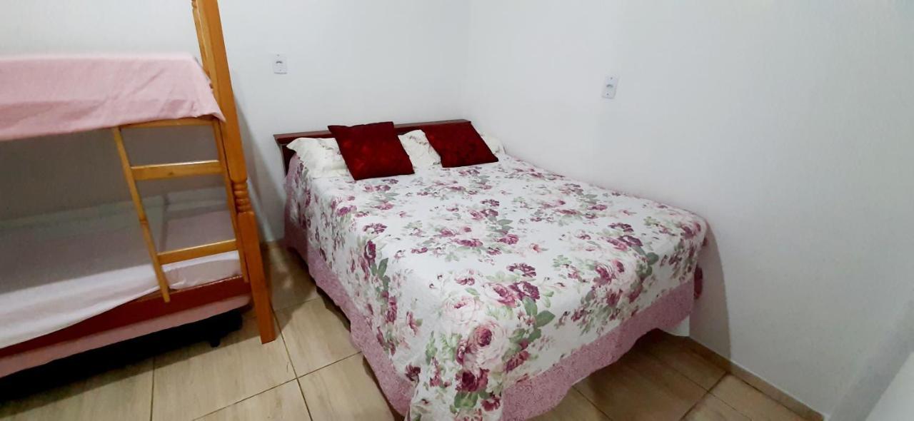 KITNET S2 em TORRES-RS - ÓTIMO CUSTO BENEFICIO na mais bela praia Gaúcha - Cozinha - Banheiro - Ar condicionado - TV - Wi-Fi - Estacionamento - Acomoda até 5 pessoas - Anfitriã Superhost no BnB Torres Exterior foto