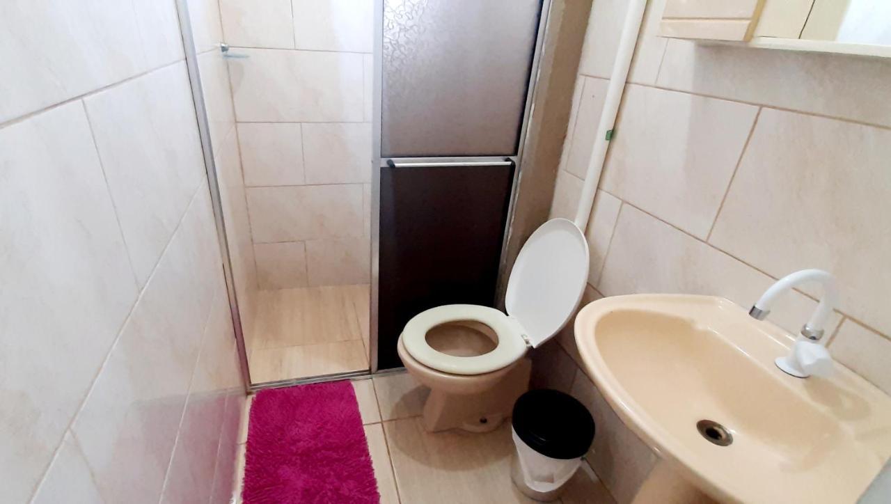 KITNET S2 em TORRES-RS - ÓTIMO CUSTO BENEFICIO na mais bela praia Gaúcha - Cozinha - Banheiro - Ar condicionado - TV - Wi-Fi - Estacionamento - Acomoda até 5 pessoas - Anfitriã Superhost no BnB Torres Exterior foto