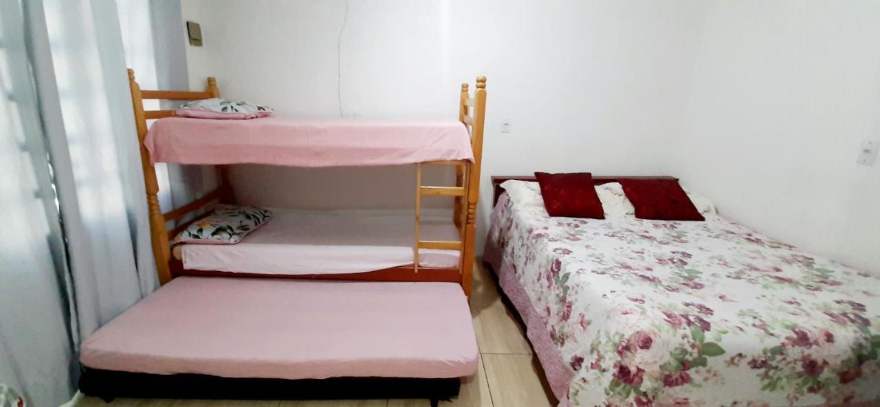 KITNET S2 em TORRES-RS - ÓTIMO CUSTO BENEFICIO na mais bela praia Gaúcha - Cozinha - Banheiro - Ar condicionado - TV - Wi-Fi - Estacionamento - Acomoda até 5 pessoas - Anfitriã Superhost no BnB Torres Exterior foto