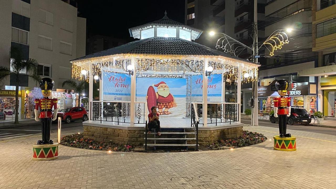 KITNET S2 em TORRES-RS - ÓTIMO CUSTO BENEFICIO na mais bela praia Gaúcha - Cozinha - Banheiro - Ar condicionado - TV - Wi-Fi - Estacionamento - Acomoda até 5 pessoas - Anfitriã Superhost no BnB Torres Exterior foto